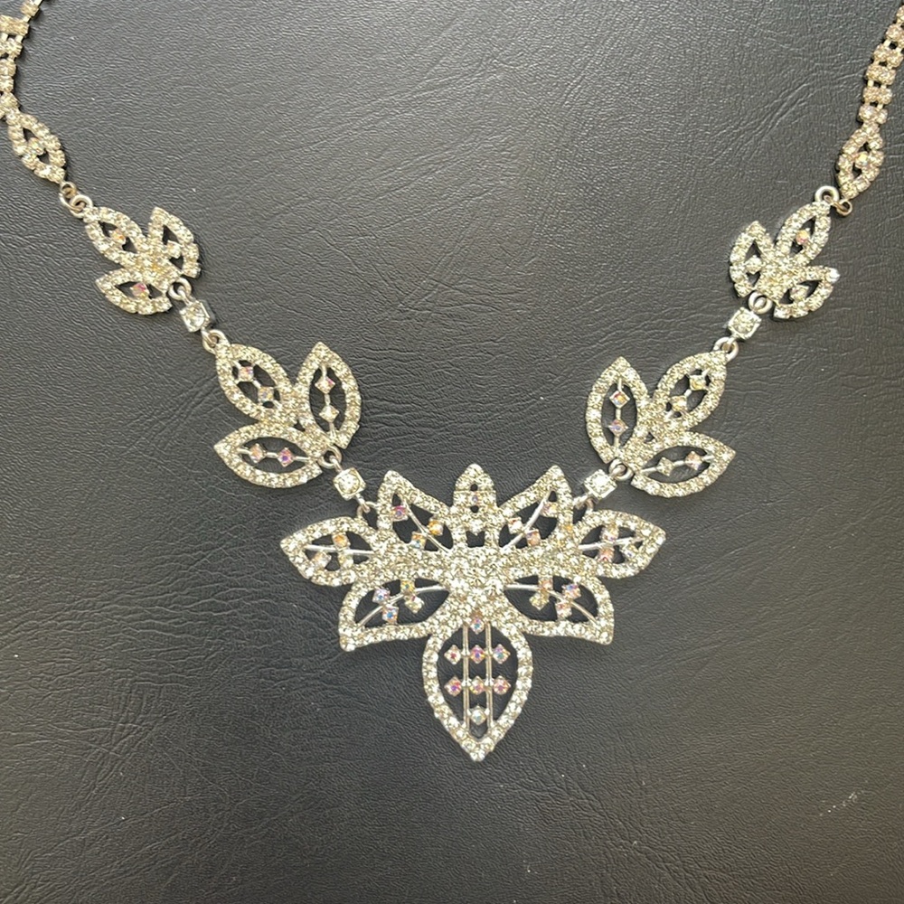 Elegant Silver Plated Leaf Petal Statement Necklace